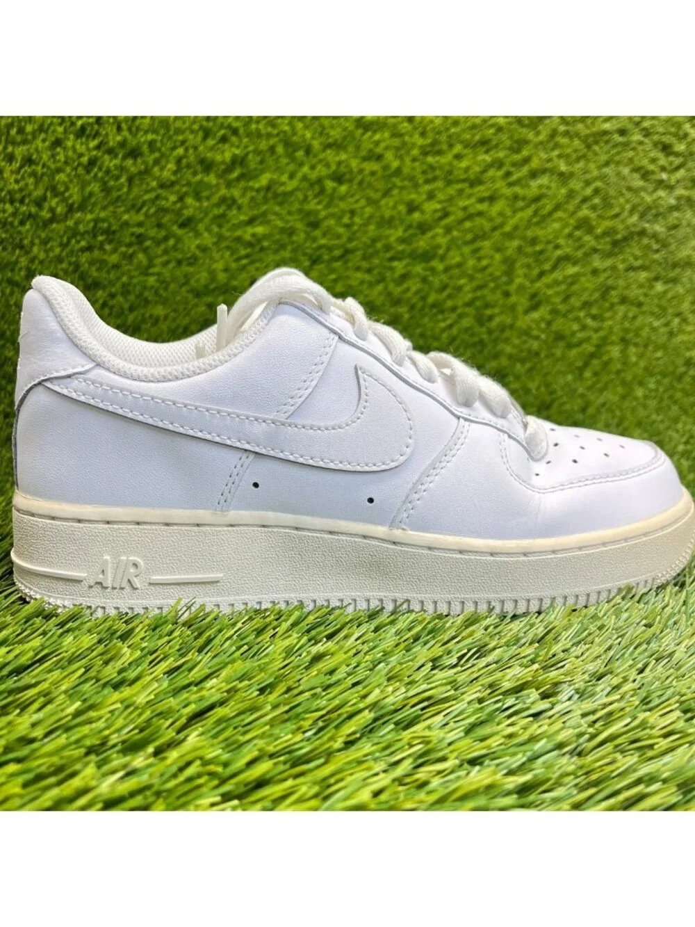 Nike Air Force 1 Low '07 Womens Size 7.5 White Athletic Lifestyle Shoes Sneakers